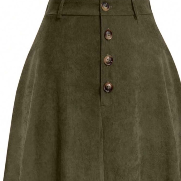 Plus size button through skirt - Picture 13 of 15